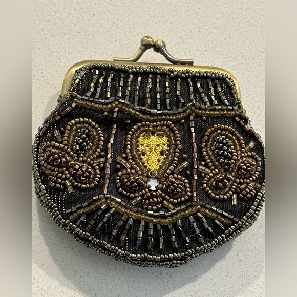 Vintage Handbags - Adorable vintage beaded change purse in great used condition